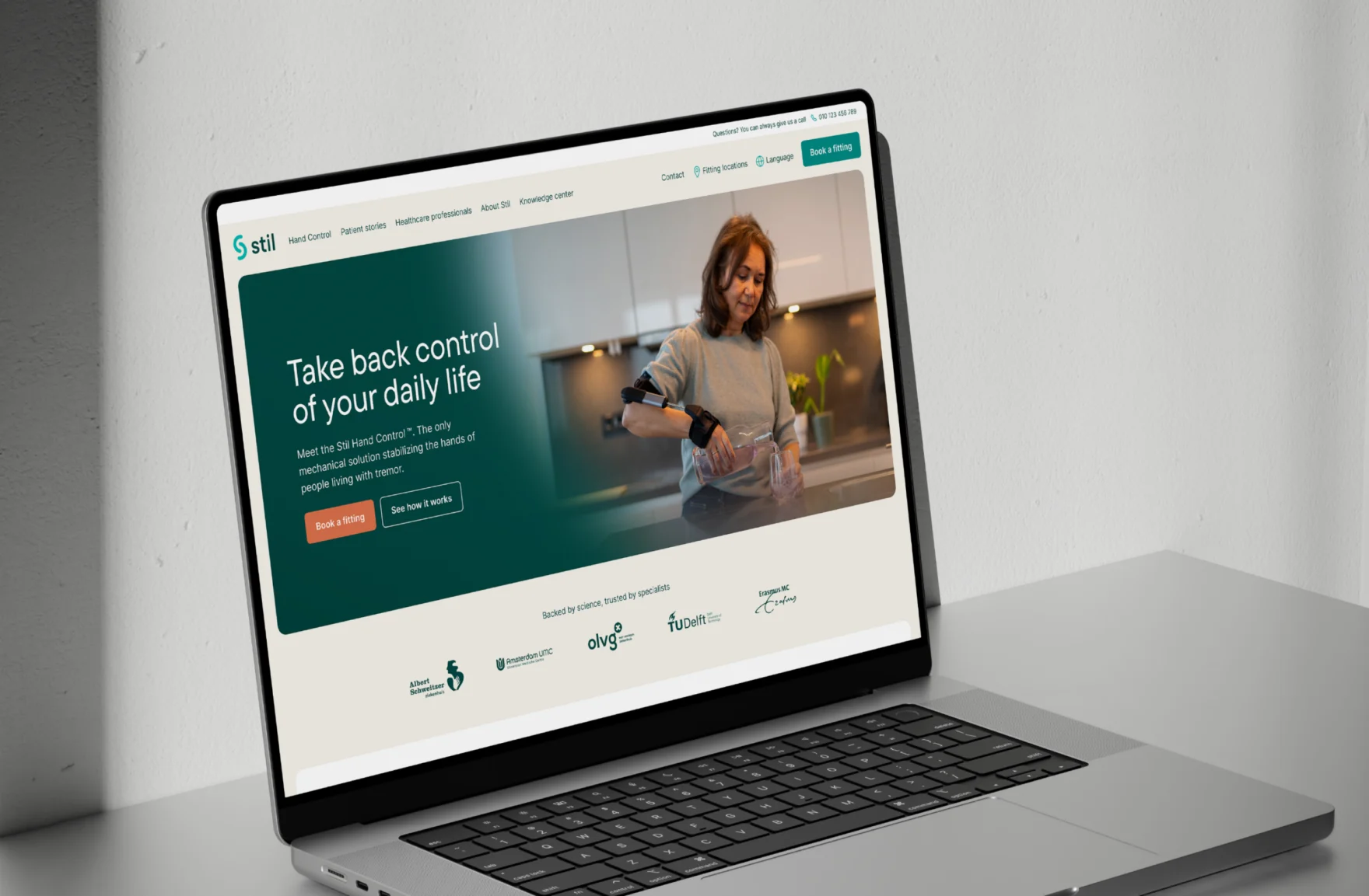Homepage of the Stil website displayed on an open laptop screen